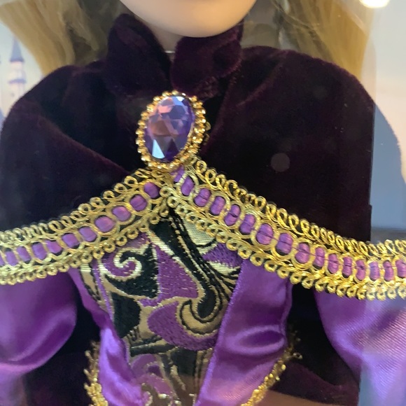 Aurora Porcelain Keepsake Doll Holiday Jewels Ed. - Picture 3 of 9